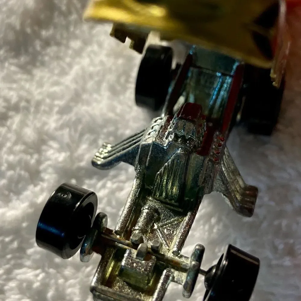 Mattel VGT 1977 Hot Wheels Racing Car Gold Black Red Sports Flames E81.